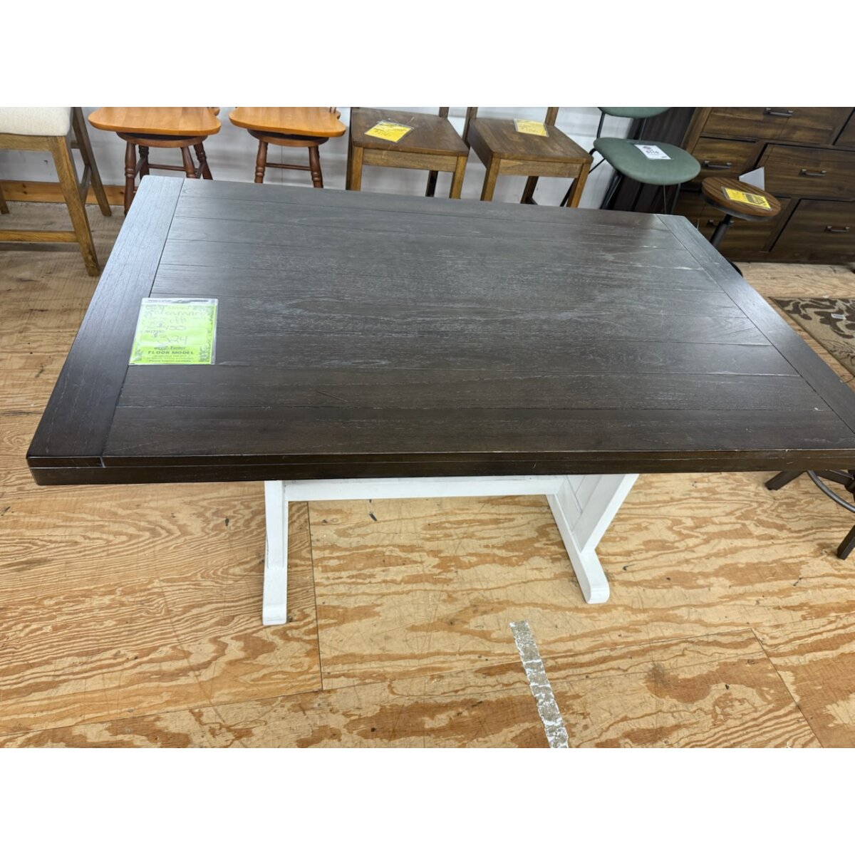 Sunny Designs Dining Table Dining Tables 2