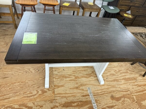 Sunny Designs Dining Table Clearance 3