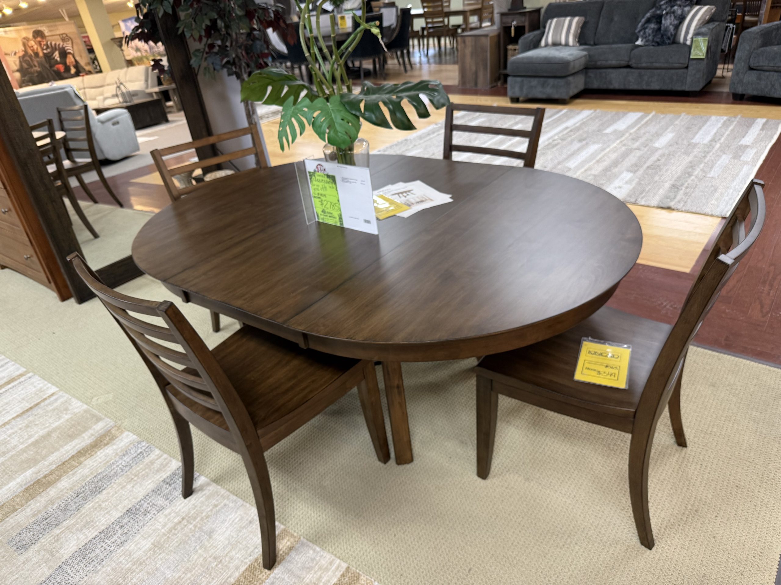 Salter Round Dining Table with 4 Frisco Ladderback Side Chairs