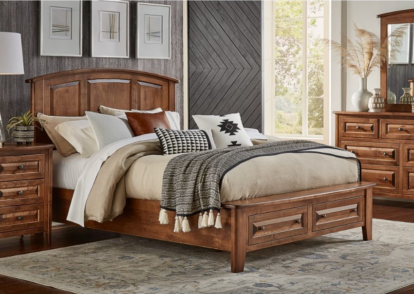 Carson Arched Queen Panel Bed with Footboard Storage