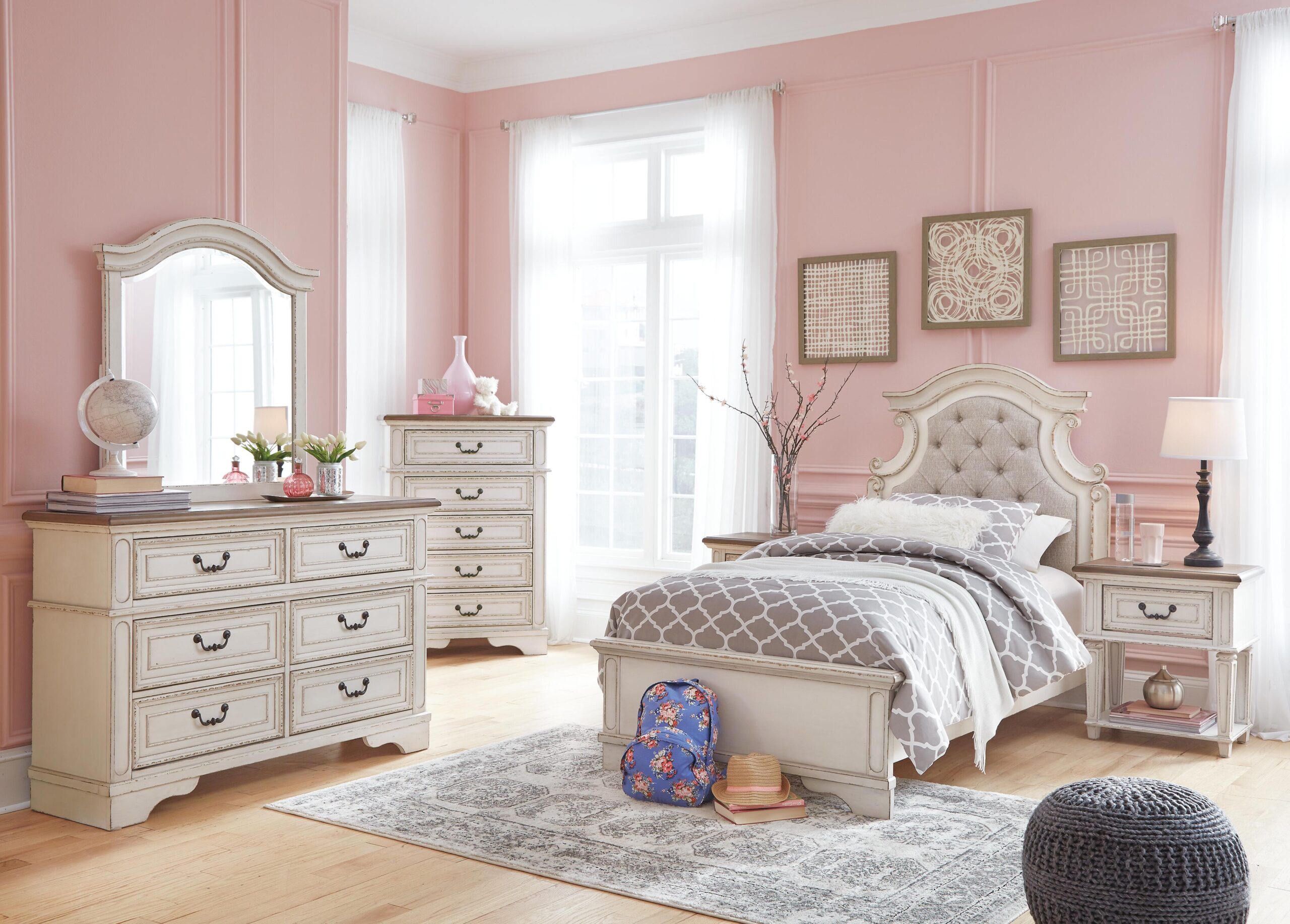 Realyn Nightstand – tiptopfurniture.com