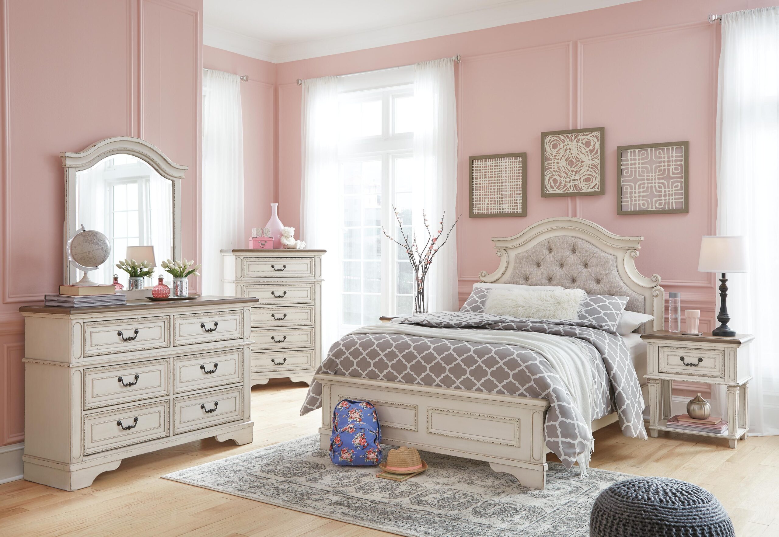 Realyn Nightstand – tiptopfurniture.com